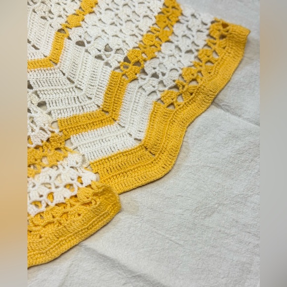 Vintage Handknit Yellow and Cream Crochet Skirt Apron Chic accessory - Picture 3 of 5